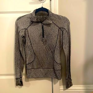 Lululemon black and white half zip pullover size‎ 2